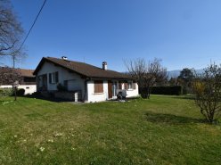 VILLA INDIVIDUELLE DANS UN BEAU CADRE DE VERDURE