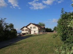 CONFORTABLE MAISON A BOSSEY, BELLE VUE SUR LE JET D'EAU ET ENVIRONS